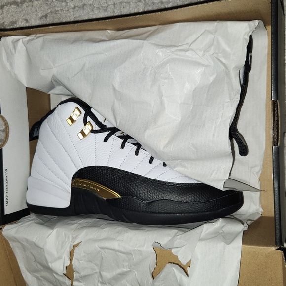 Air Jordan 12 Retro - Picture 2 of 7